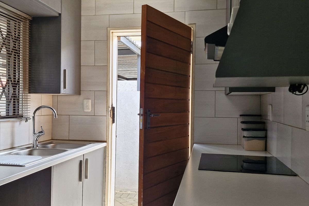 2 BEDROOM HOUSE FOR SALE IN MAHUBE VALLEY FOR R700 000 - Photo 5