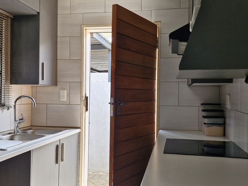 2 BEDROOM HOUSE FOR SALE IN MAHUBE VALLEY FOR R700 000 - Photo 5