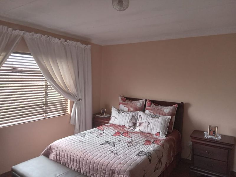 4 Bedroom house for Rental in Hospital View - Photo 10
