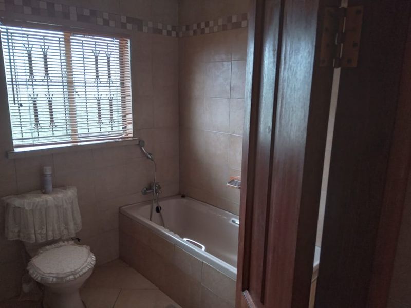 4 Bedroom house for Rental in Hospital View - Photo 8