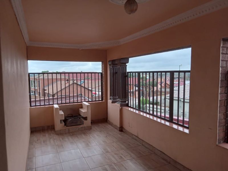 4 Bedroom house for Rental in Hospital View - Photo 7