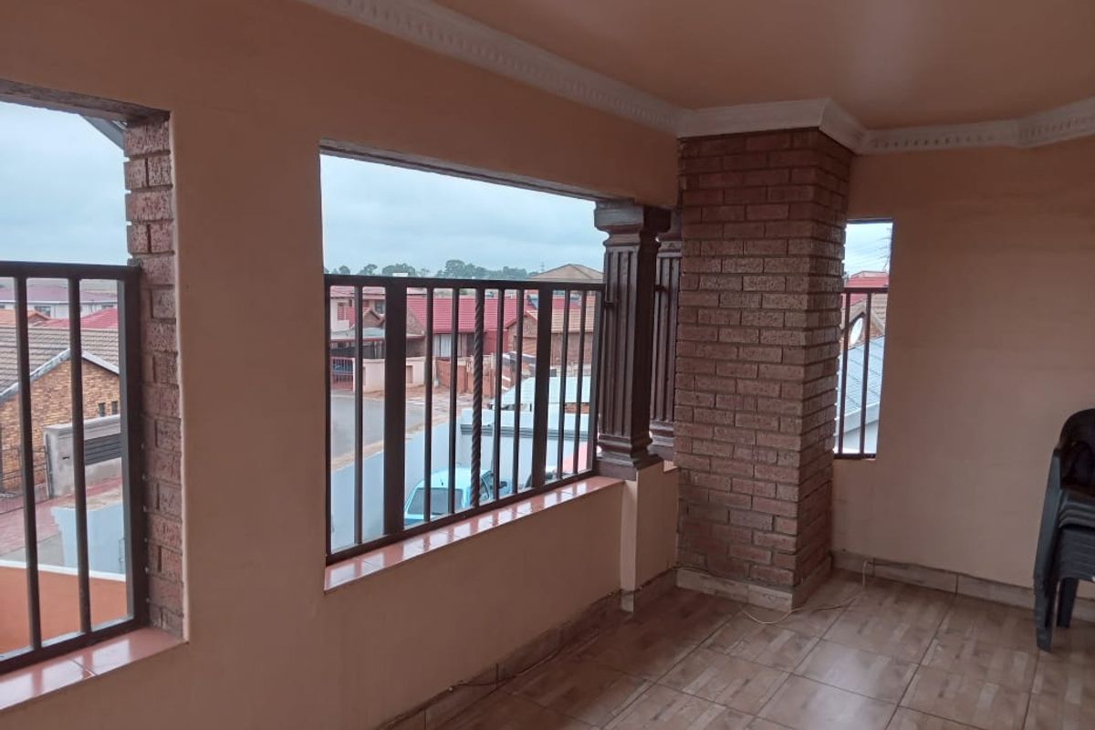 4 Bedroom house for Rental in Hospital View - Photo 5