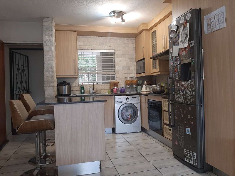 Spacious 3 Bed in Silkwood, Vorna Valley - Photo 4