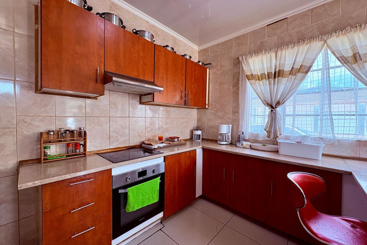 Three bedroom home for sale in Brenthurst Brakpan - Photo 3