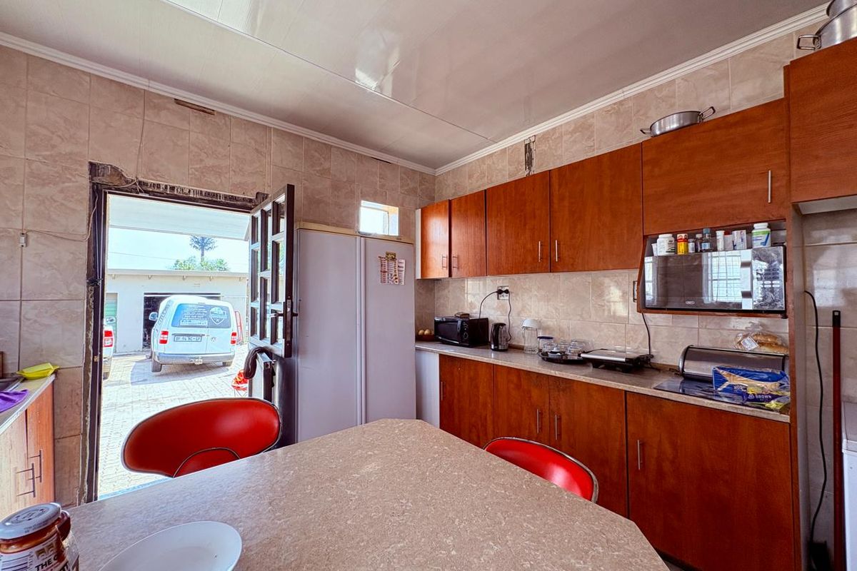 Three bedroom home for sale in Brenthurst Brakpan - Photo 2