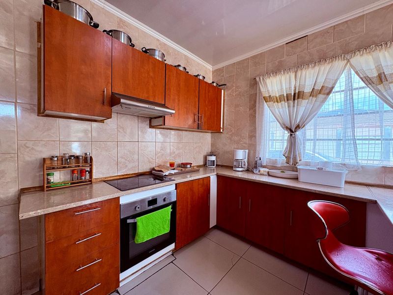 Three bedroom home for sale in Brenthurst Brakpan - Photo 1