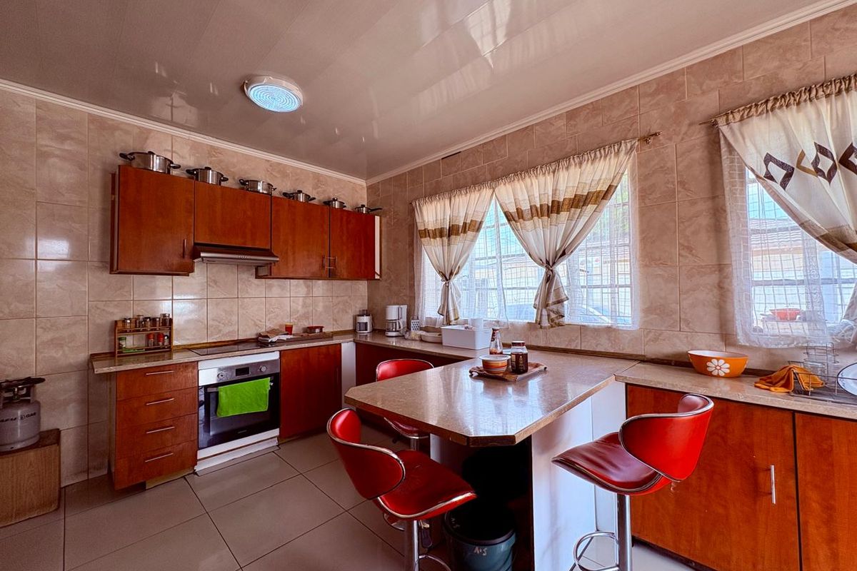 Three bedroom home for sale in Brenthurst Brakpan - Photo 2
