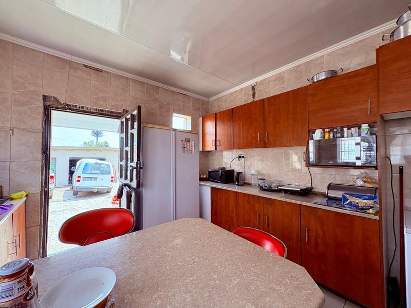 Three bedroom home for sale in Brenthurst Brakpan - Photo 3