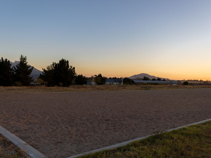 EQUESTRIAN ESTATE AT THE FOOTHILLS OF PAARL ROCK MOUNTAIN - Photo 10
