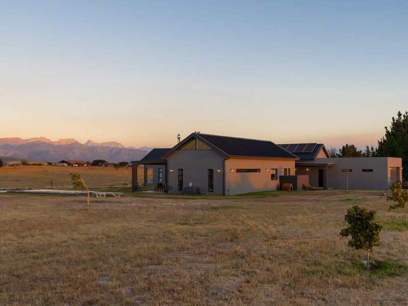 EQUESTRIAN ESTATE AT THE FOOTHILLS OF PAARL ROCK MOUNTAIN - Photo 6