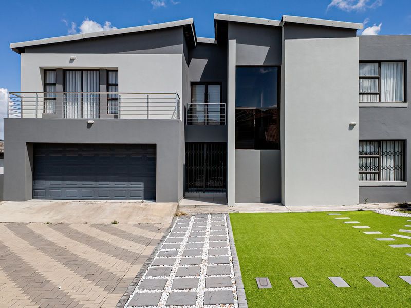 A 4 Bedroom en suite House - Photo 2