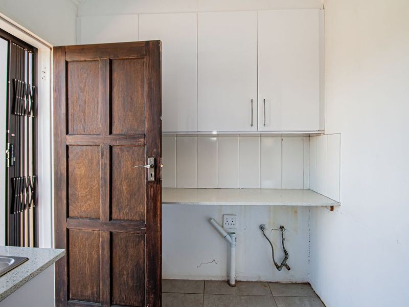 A 4 Bedroom en suite House - Photo 10