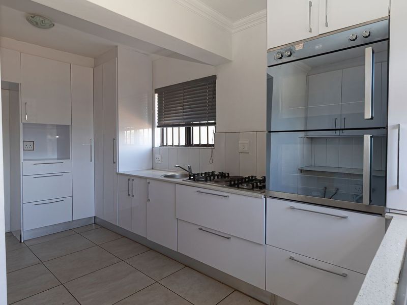 A 4 Bedroom en suite House - Photo 8