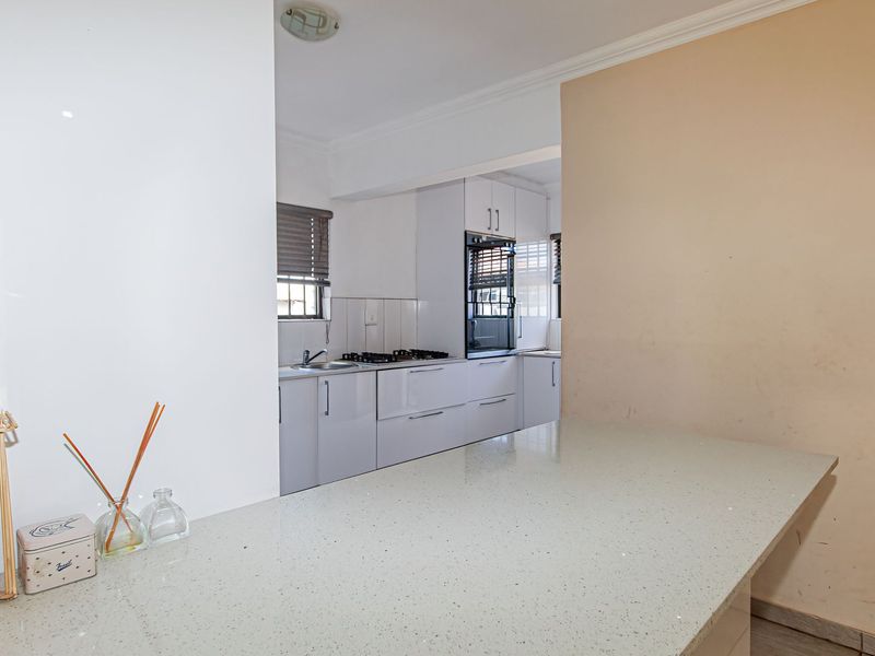 A 4 Bedroom en suite House - Photo 6