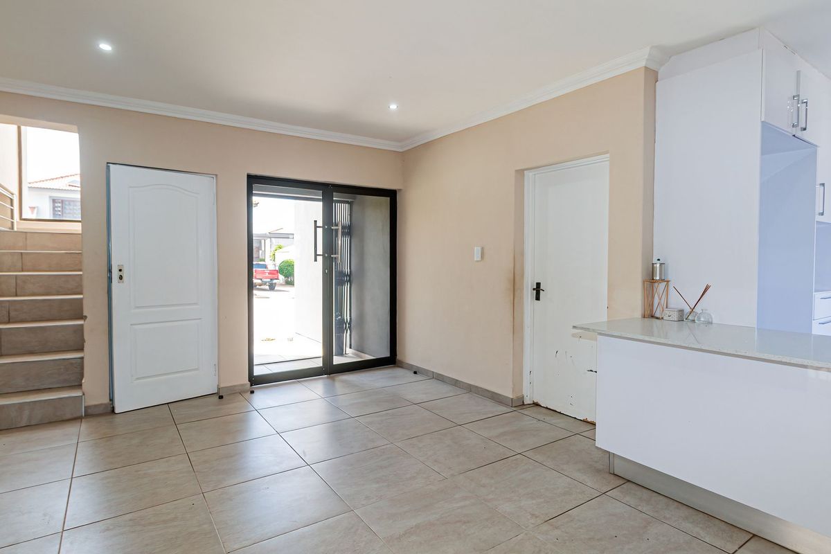 A 4 Bedroom en suite House - Photo 5