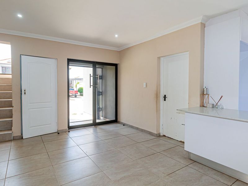 A 4 Bedroom en suite House - Photo 5