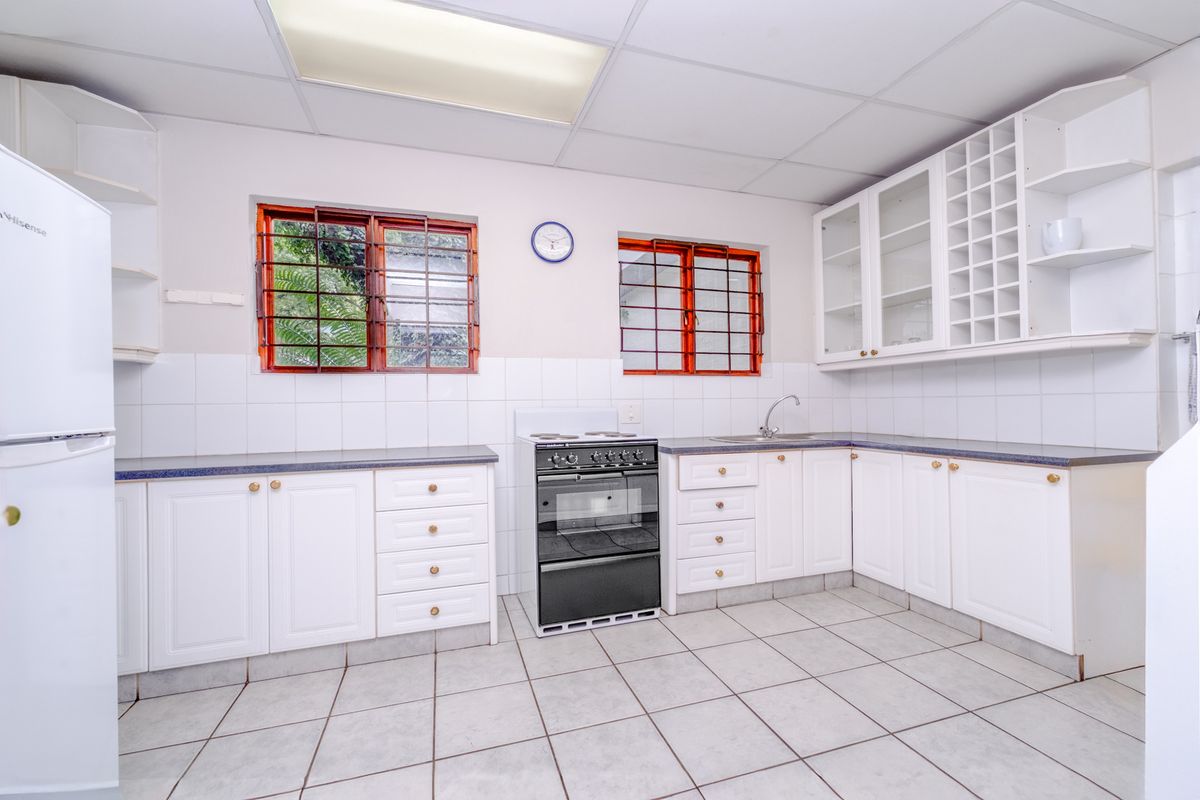 Prime office's or student accommodation in the heart of Ferndale. - Photo 4