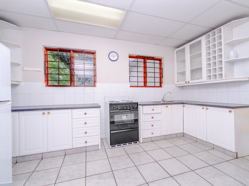 Prime office's or student accommodation in the heart of Ferndale. - Photo 4