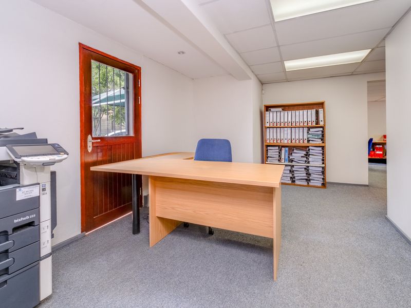 Prime office's or student accommodation in the heart of Ferndale. - Photo 10