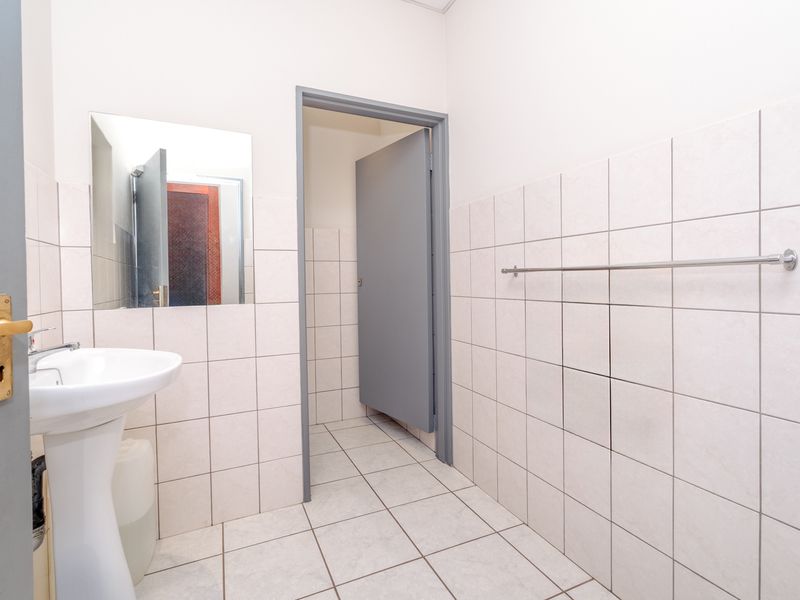 Prime office's or student accommodation in the heart of Ferndale. - Photo 9