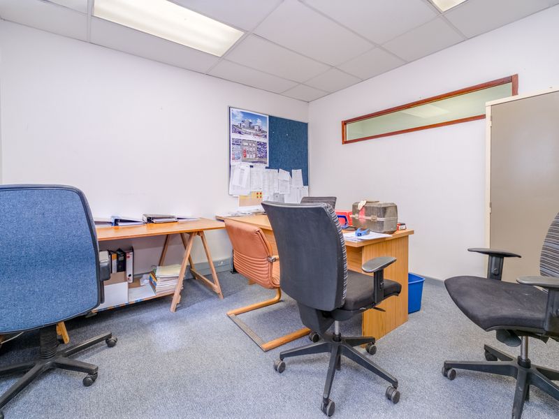 Prime office's or student accommodation in the heart of Ferndale. - Photo 8