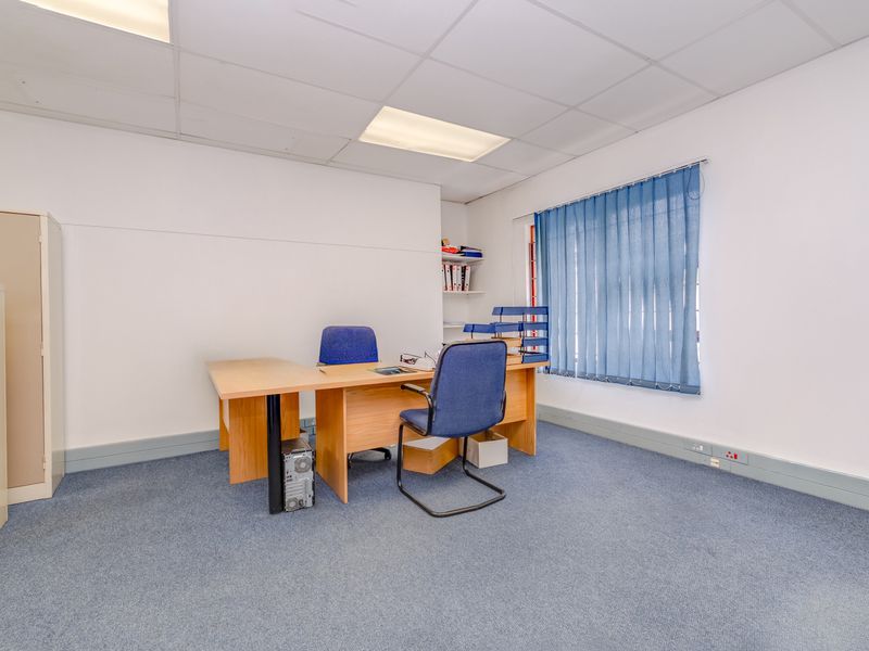 Prime office's or student accommodation in the heart of Ferndale. - Photo 6