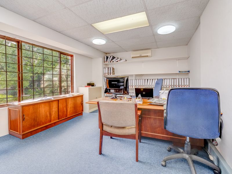 Prime office's or student accommodation in the heart of Ferndale. - Photo 7