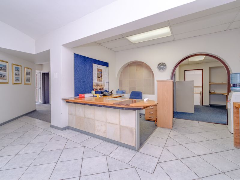 Prime office's or student accommodation in the heart of Ferndale. - Photo 3