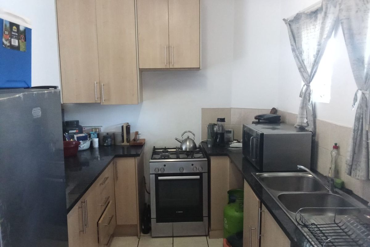 Apartment For Sale In Randburg - Photo 2