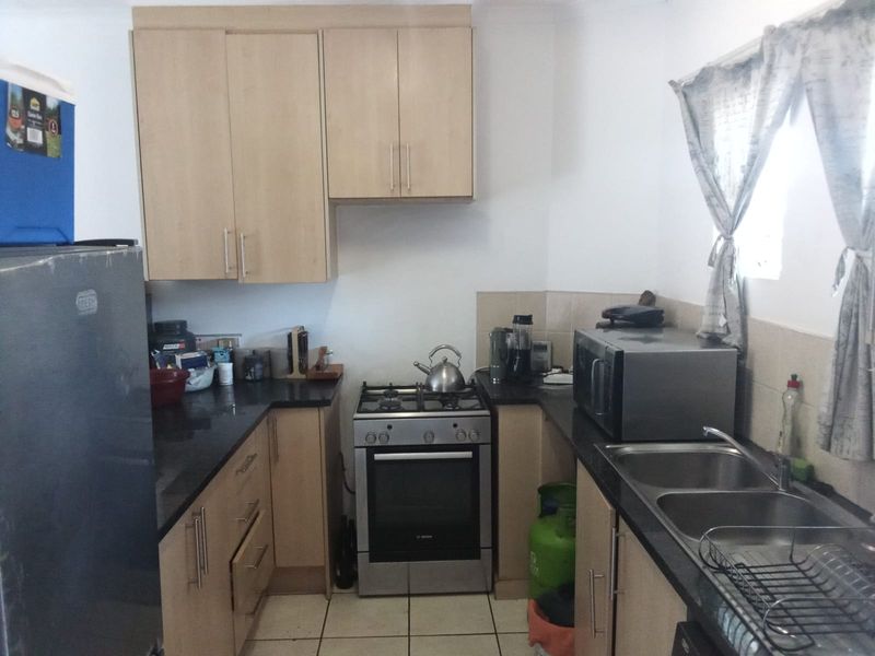 Apartment For Sale In Randburg - Photo 2