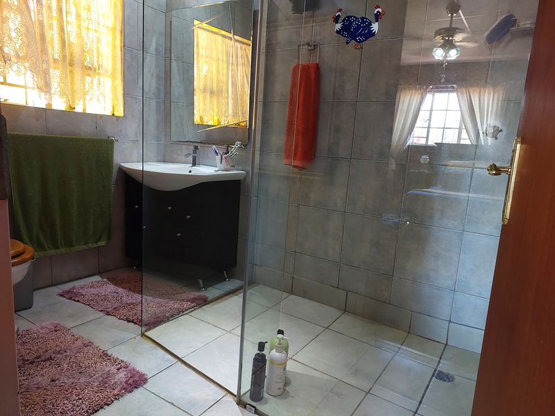 5 Bedroom House at Vaaloewer for Sale - Photo 9