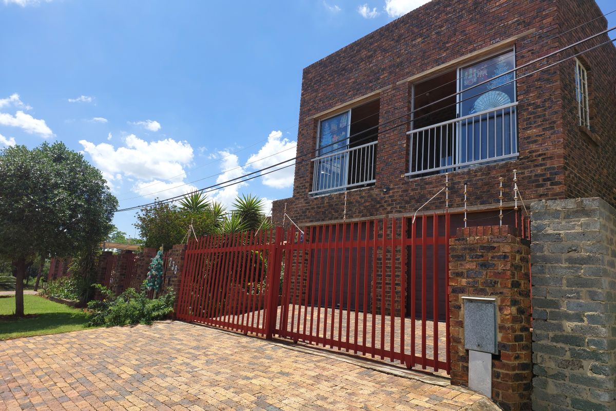 5 Bedroom House at Vaaloewer for Sale - Photo 2