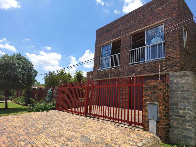 5 Bedroom House at Vaaloewer for Sale - Photo 2