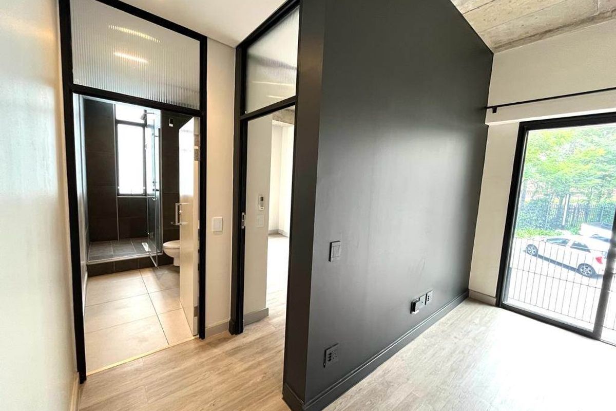 Corner one bed one bath apartment for Sale - Photo 5