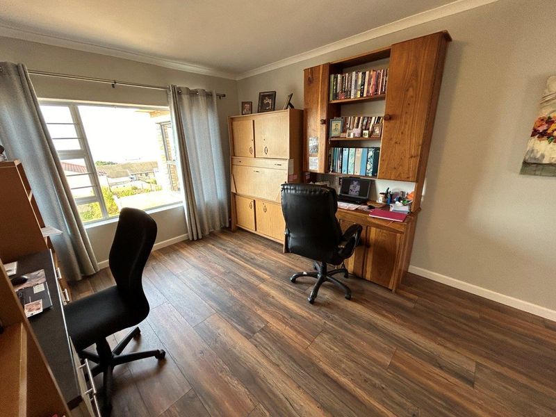 STUNNING 3 BEDROOM HOUSE WITH BREATHTAKING SEA VIEWS TOTALLY OFF THE GRID IF NEEDED - Photo 10