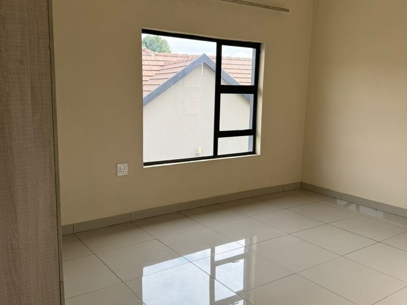 Elegant Family Home in Secure Estate – Melodie, Hartbeespoort - Photo 9