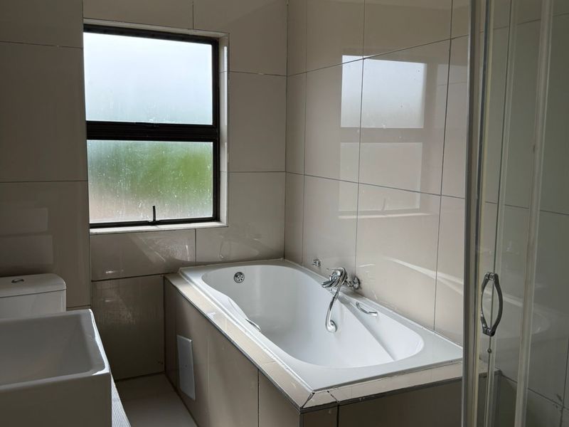 Elegant Family Home in Secure Estate – Melodie, Hartbeespoort - Photo 7