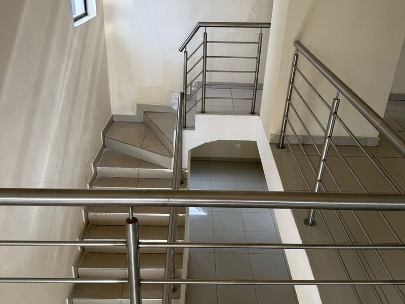 Elegant Family Home in Secure Estate – Melodie, Hartbeespoort - Photo 6