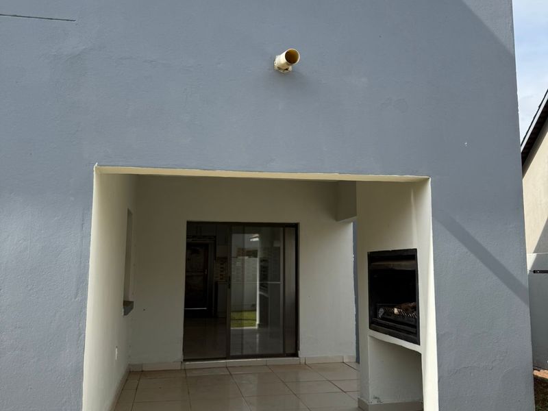 Elegant Family Home in Secure Estate – Melodie, Hartbeespoort - Photo 4