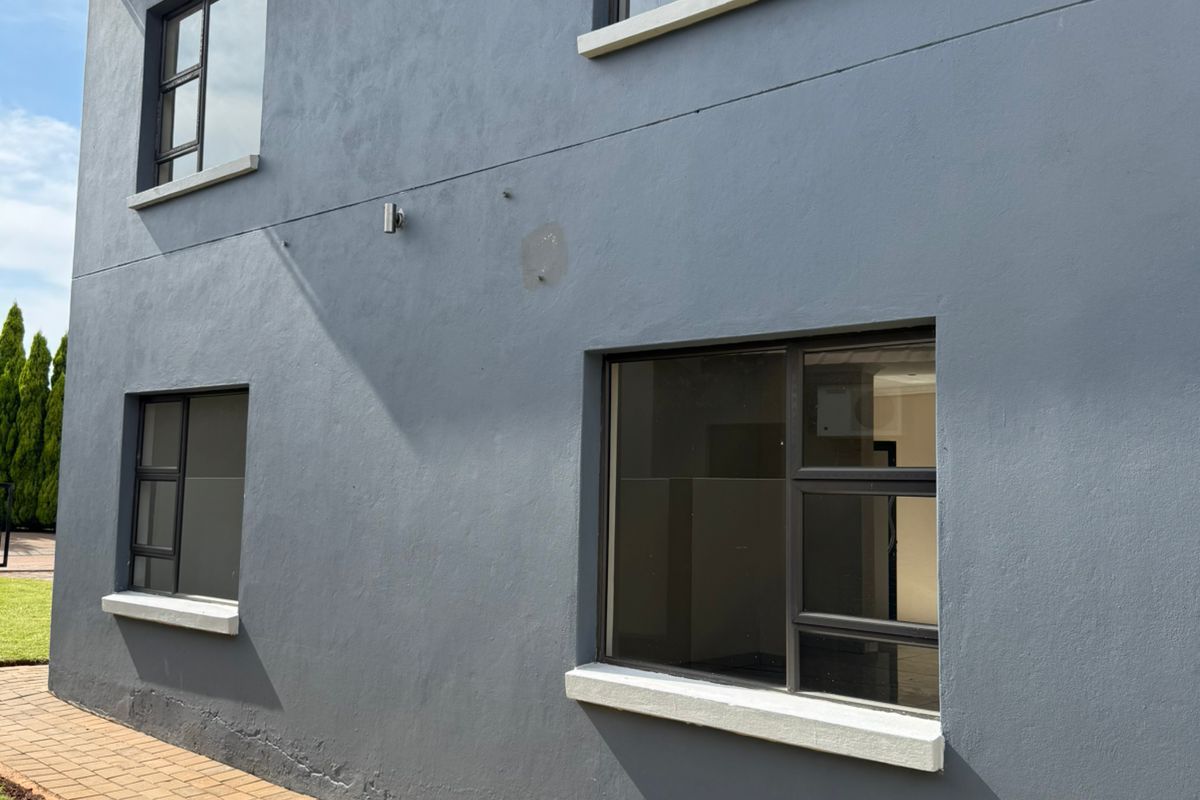 Elegant Family Home in Secure Estate – Melodie, Hartbeespoort - Photo 3