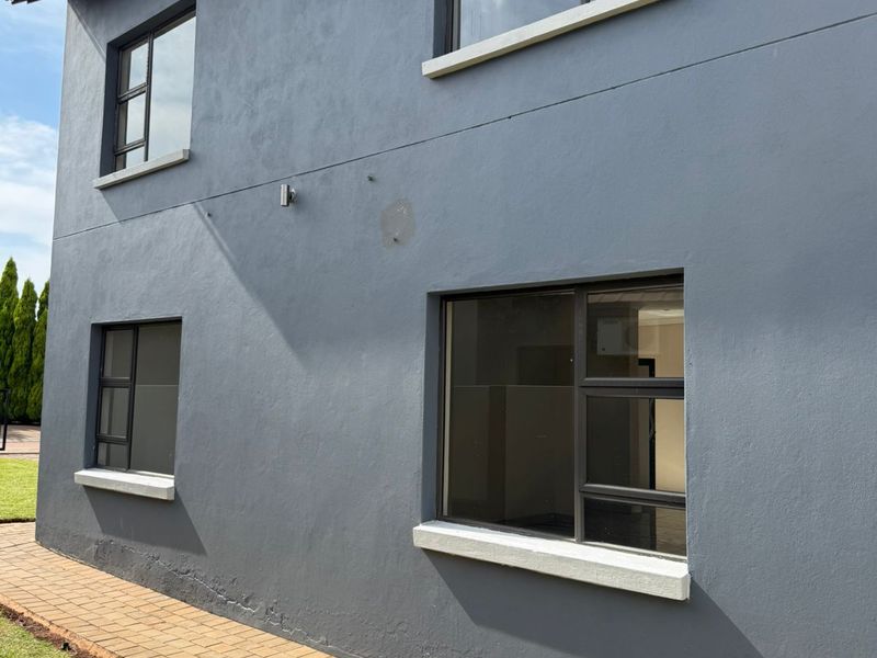 Elegant Family Home in Secure Estate – Melodie, Hartbeespoort - Photo 3