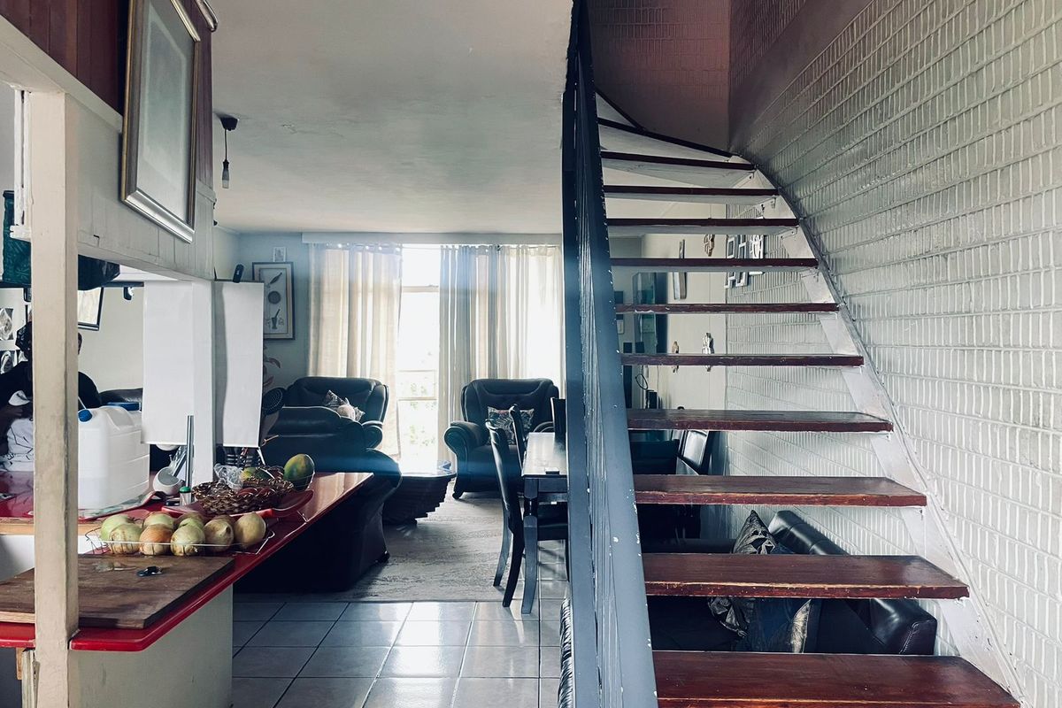 SOLE AND EXCUSIVE MANDATE Beautiful 2-Bedroom Flat in Arcadia - Photo 4