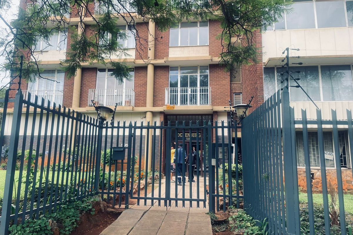 SOLE AND EXCUSIVE MANDATE Beautiful 2-Bedroom Flat in Arcadia - Photo 2