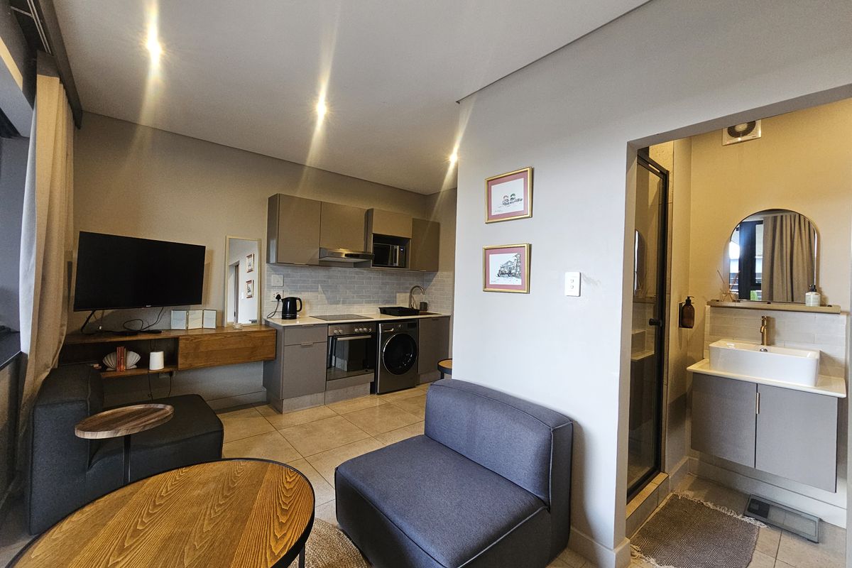 Modern 1-Bedroom Apartment with Skyline Views in the Heart of Sandton - Photo 3