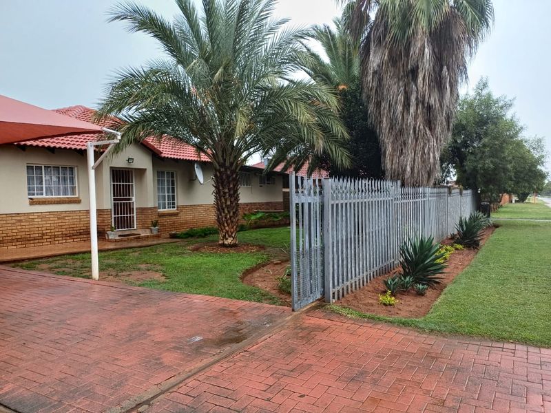 House for sale in Mooinooi! - Photo 8