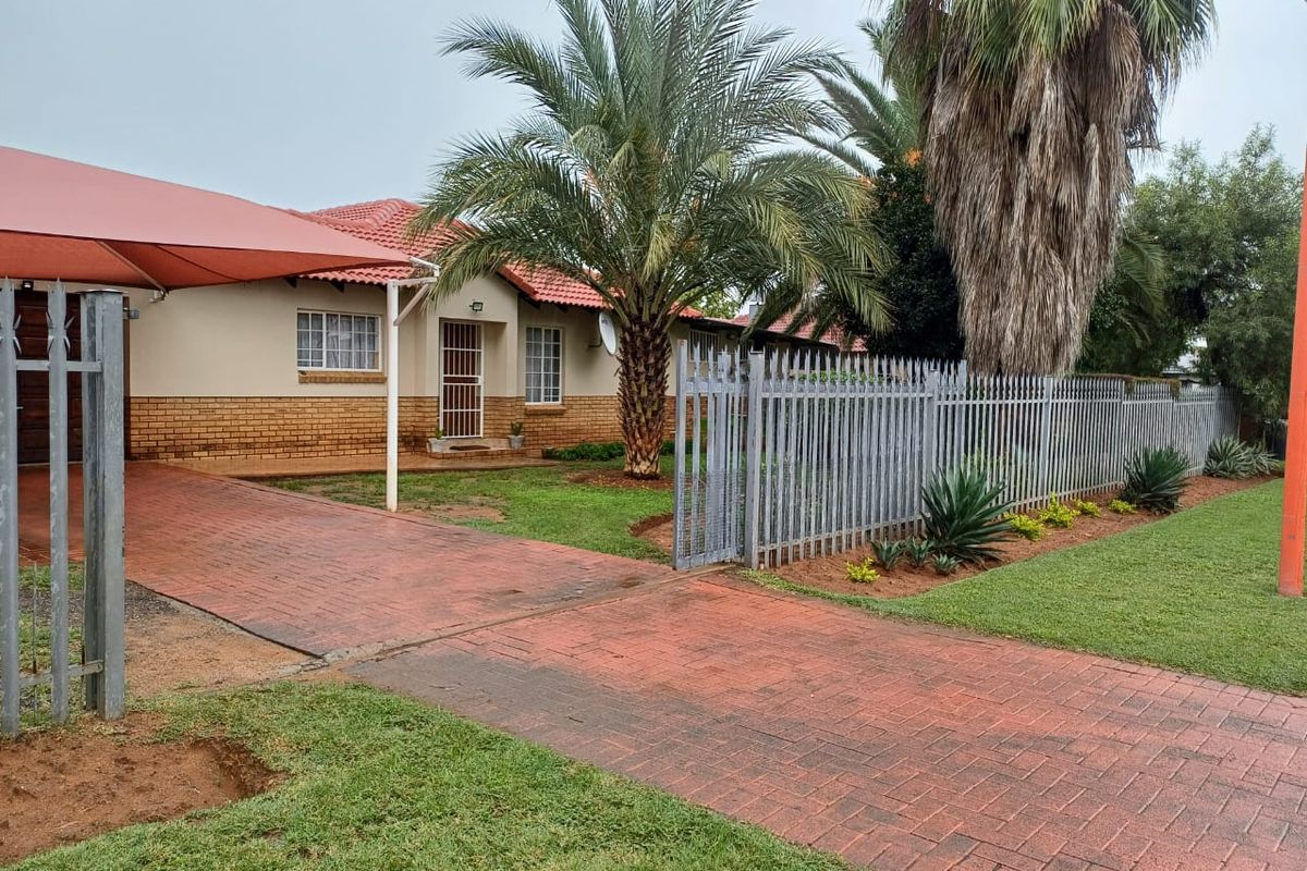 House for sale in Mooinooi! - Photo 2