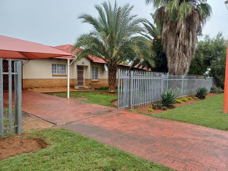 House for sale in Mooinooi! - Photo 2