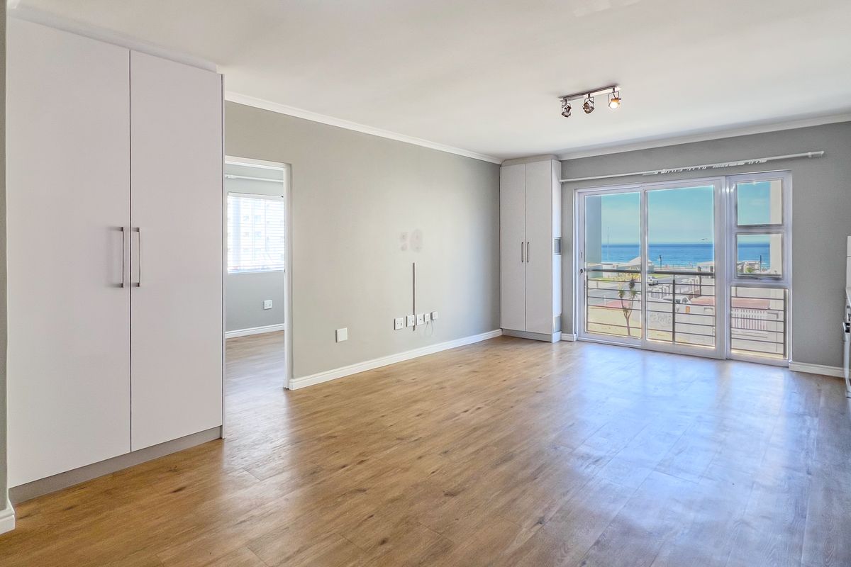 Ultra modern apartment with stunning ocean views - Photo 3