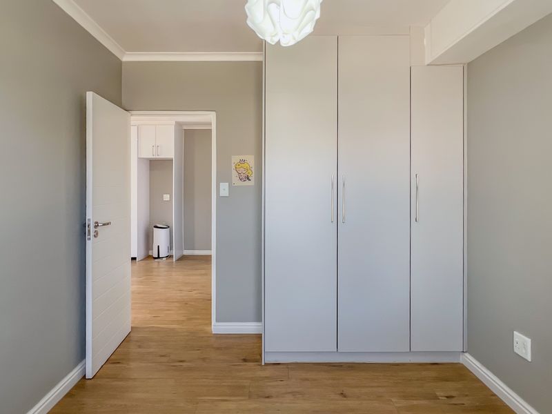 Ultra modern apartment with stunning ocean views - Photo 10