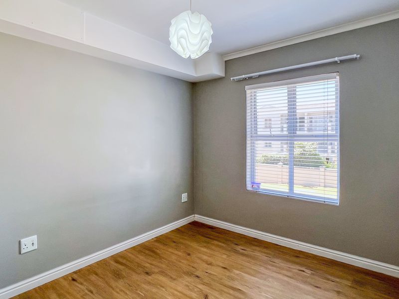 Ultra modern apartment with stunning ocean views - Photo 9